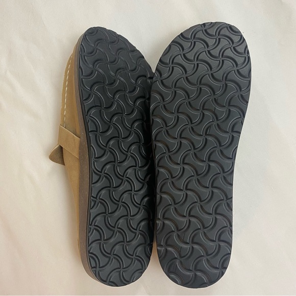 Women’s unisex slip on moccasin style buckle Tan Loafers size 8 - Picture 6 of 6